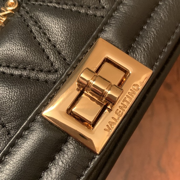 Valentino Leather Shoulder Bag Gold/Leather Chain - Picture 11 of 12